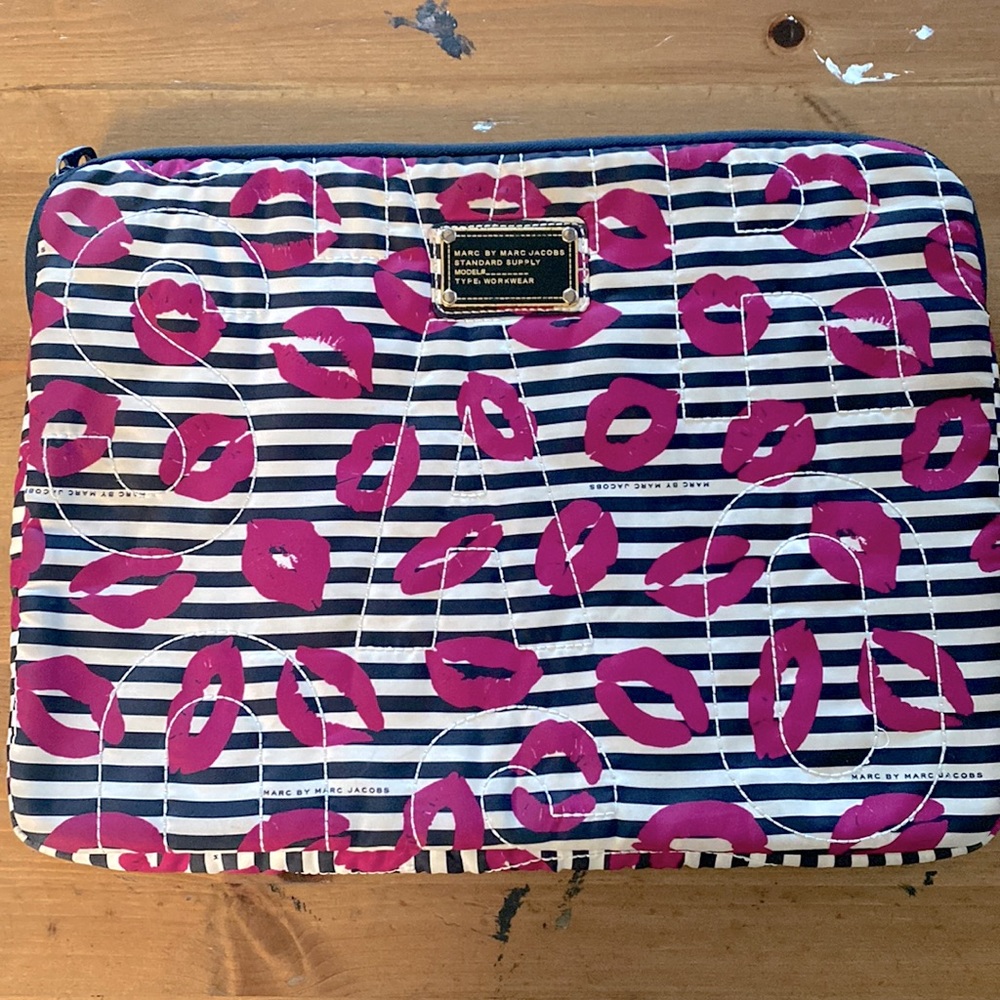 Marc Jacobs padded laptop case 15x12